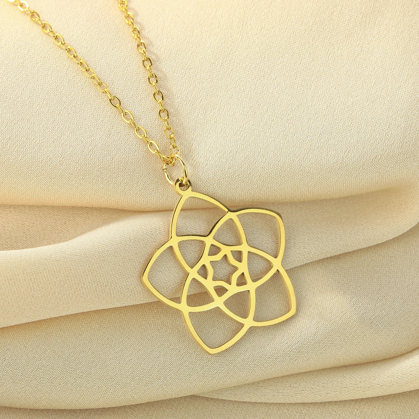 Venus Love Flower Necklace